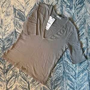 Zara Gray V-Neck Short Sleeve Tee